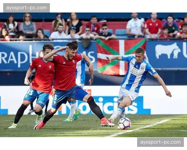 皇家马德里对阵奥萨苏纳，边路传中战术面临防守考验